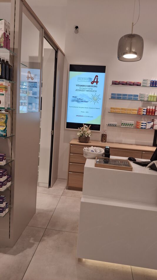 Ansicht eines digitalen Bildschirms in der Apotheke