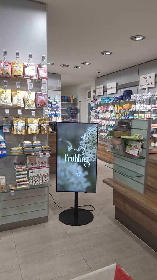 Ansicht eines digitalen Bildschirms in der Apotheke